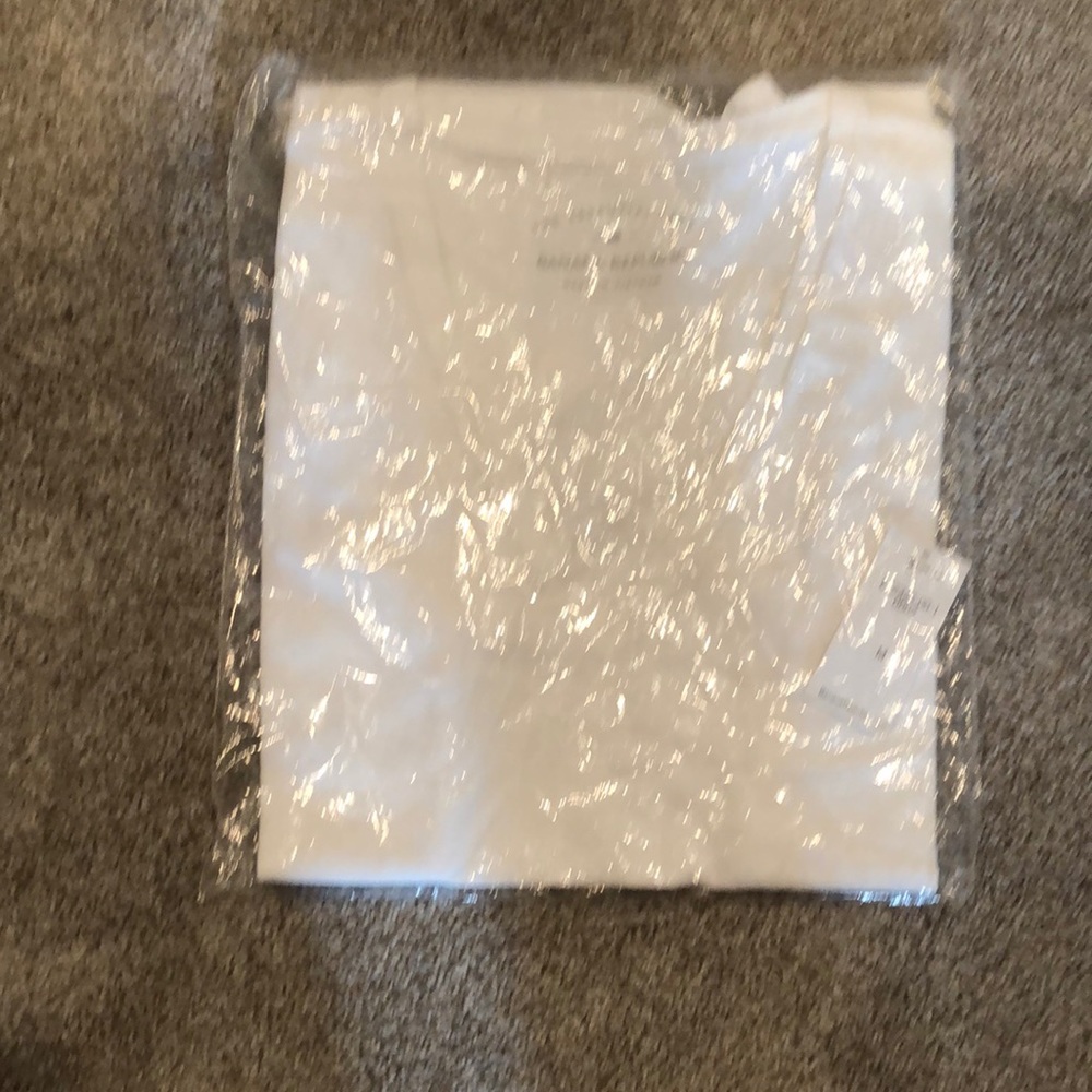 NWT banana republic essential v neck tee